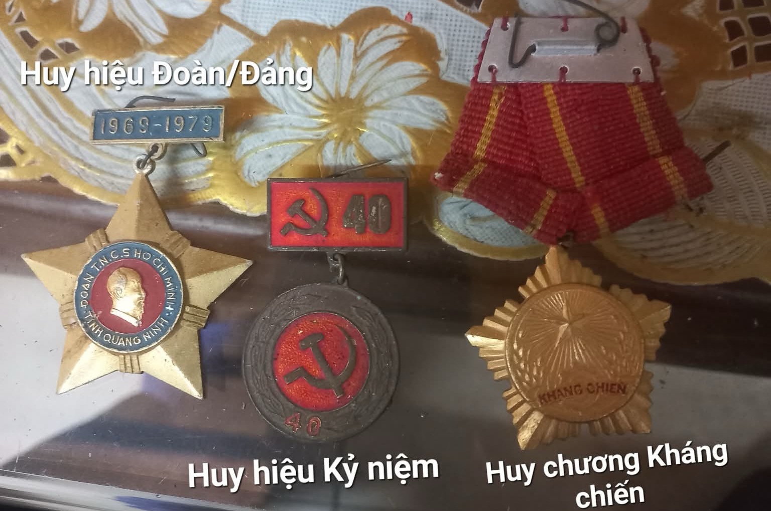 Huy Hiệu tham gia kháng chiến chống ponpot của đồng Chí Lê Văn Hiến