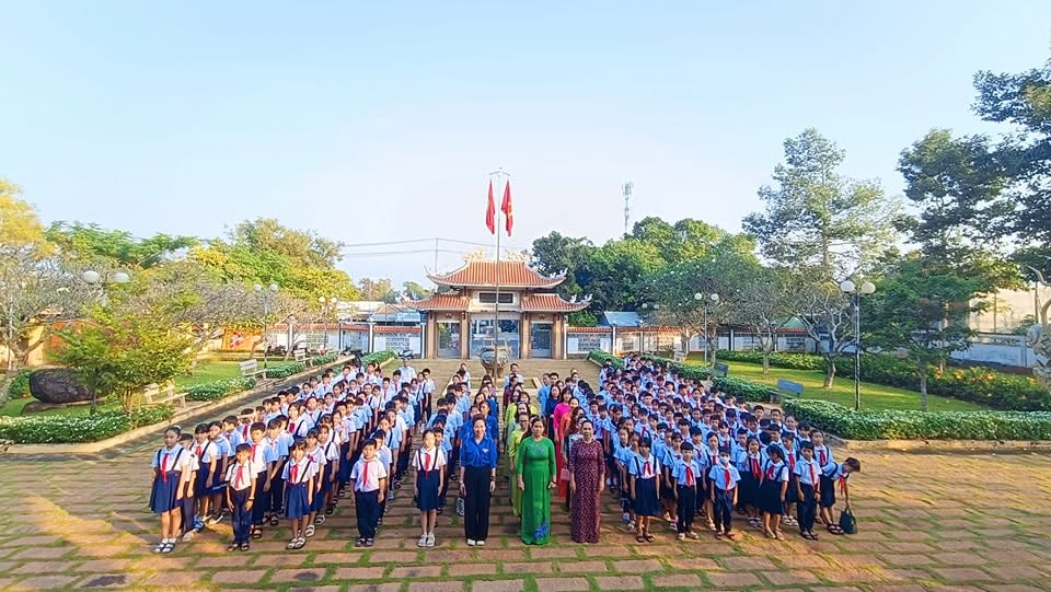 HÀNH TRÌNH ĐẾN VỚI ĐỊA CHỈ ĐỎ (3)