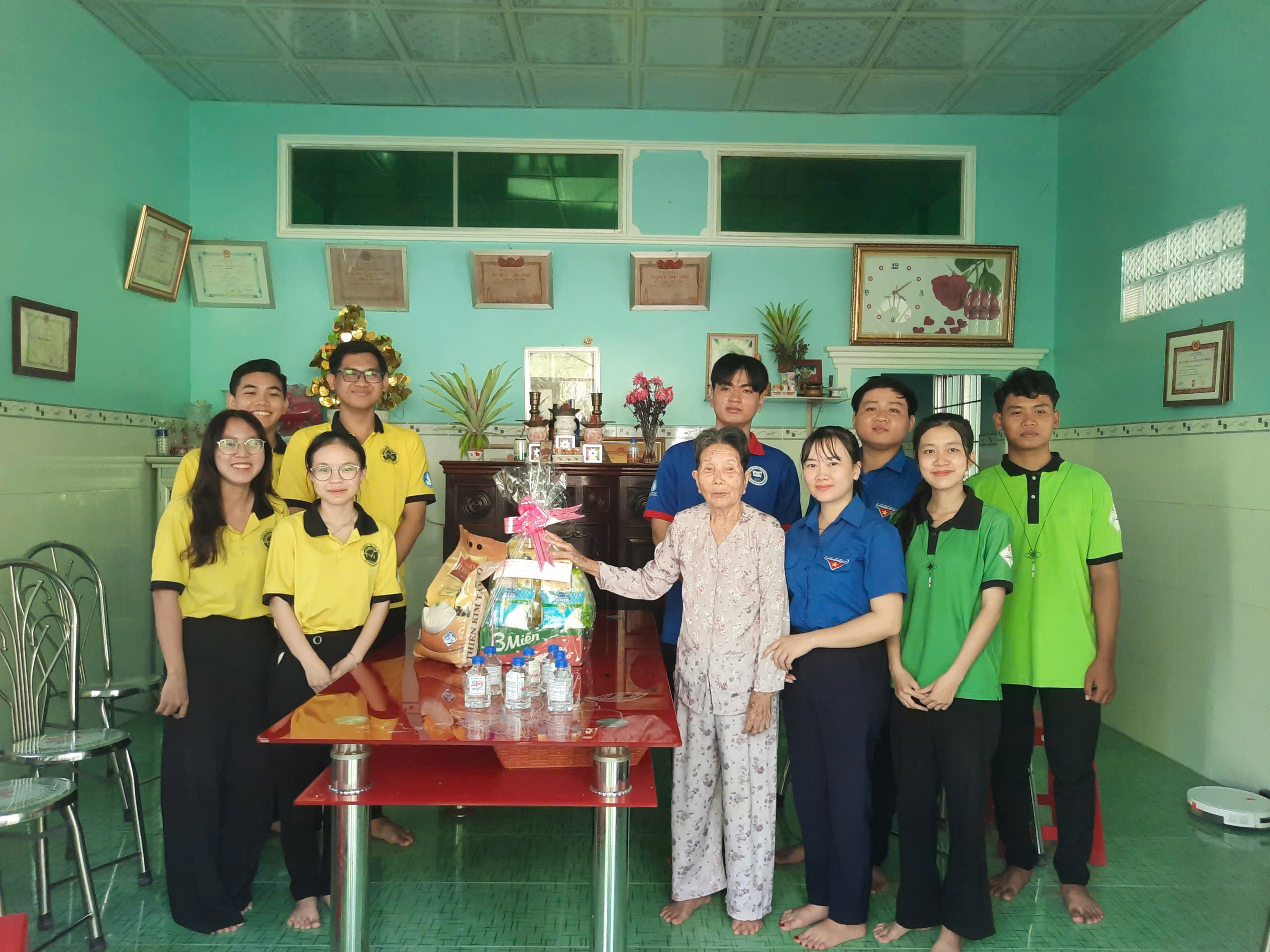 BÀ MẸ VIỆT NAM ANH HÙNG PHAN THỊ THƠM – TẤM GƯƠNG SÁNG VỀ LÒNG YÊU NƯỚC VÀ SỰ HY SINH CAO CẢ