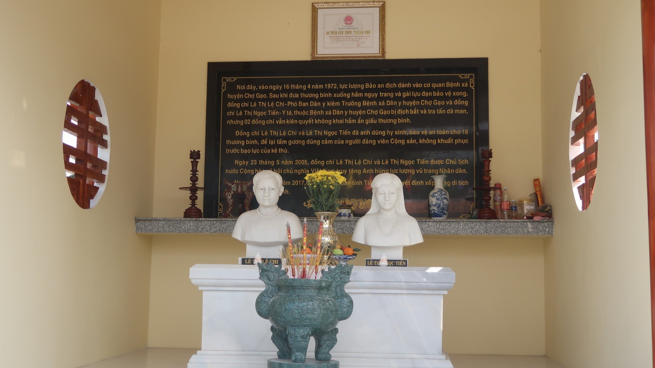 Chuyện về 2 nữ anh hùng hy sinh thân mình bảo vệ thương binh