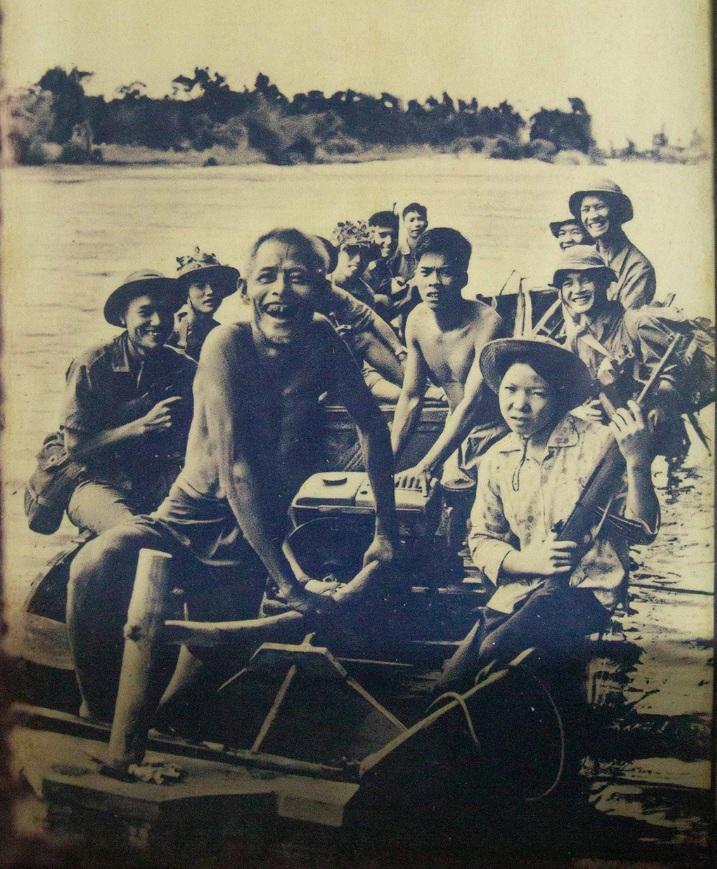 81 ngày đưa đò trên dòng sông  máu