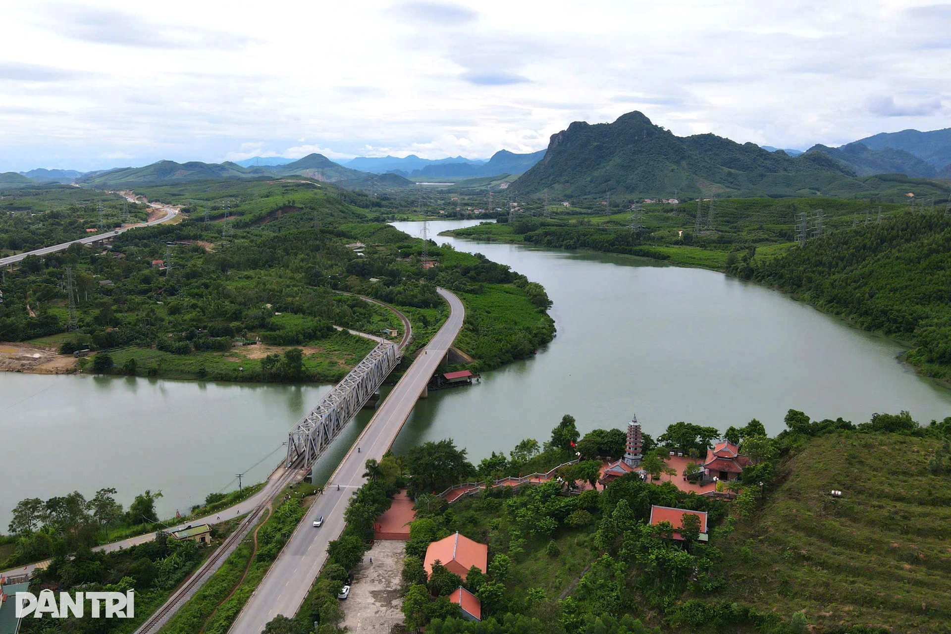 “Tọa độ lửa” nơi 16 thanh niên xung phong nằm lại sau trận bom định mệnh