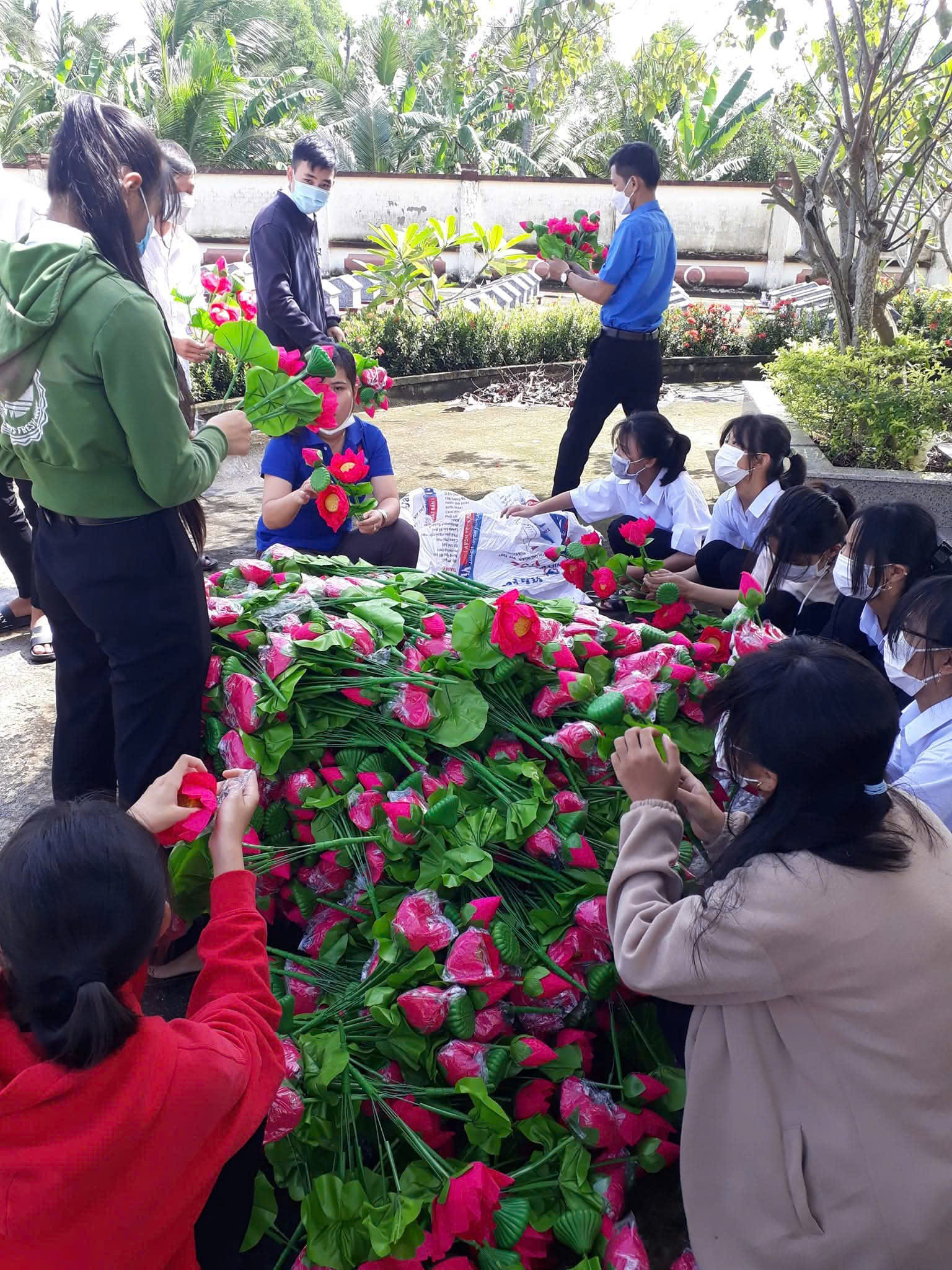 HOẠT ĐỘNG THIẾT THỰC THỂ HIỆN LÒNG TRI ÂN CỦA TUỔI TRẺ XÃ VĨNH TUY NHÂN KỶ NIỆM 75 NĂM NGÀY THƯƠNG BINH LIỆT SĨ 27/7.