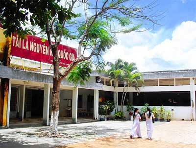 Bất khuất Hoàng Lê Kha
