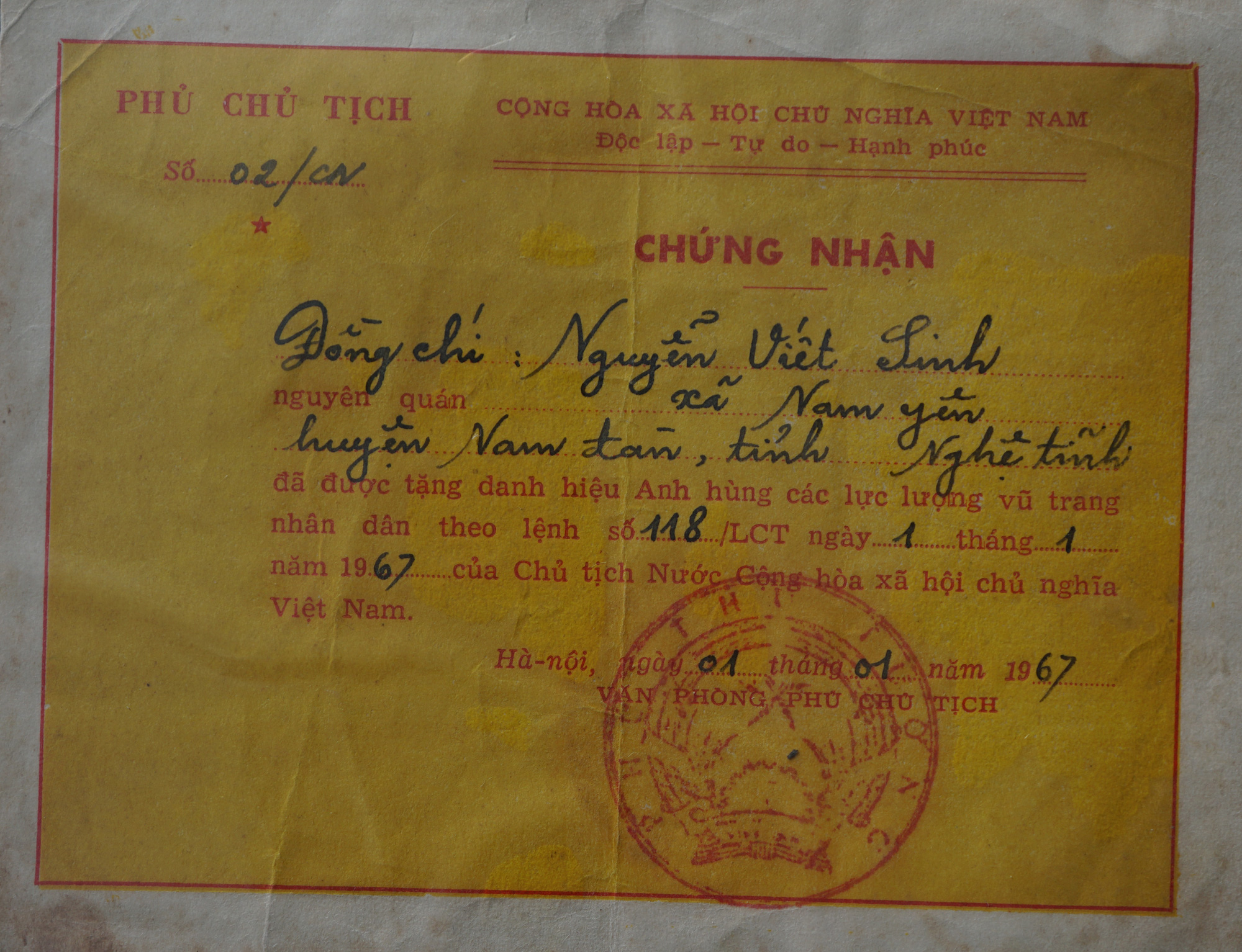 [Đoàn trường THPT Hai Bà Trưng] ĐẠI TÁ, ANH HÙNG LỰC LƯỢNG VŨ TRANG NHÂN DÂN NGUYỄN VIẾT SINH: "KIỆN TƯỚNG" GỒNG GÁNH 55 TẤN HÀNG, ĐI TRỌN MỘT VÒNG TRÁI ĐẤT TRÊN ĐƯỜNG MÒN HUYỀN THOẠI