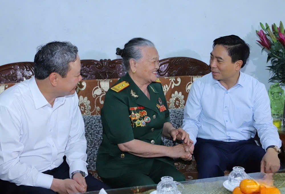 NỮ ANH HÙNG NGÔ THỊ TUYỂN VÀ CÂY CẦU HUYỀN THOẠI
