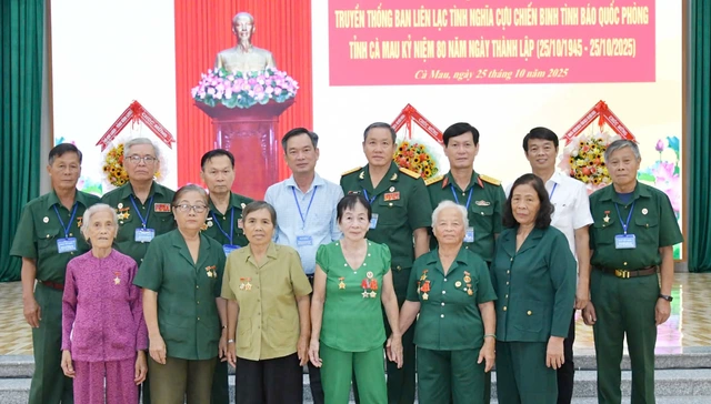 Tổ nữ quân báo đánh chìm tàu chiến địch