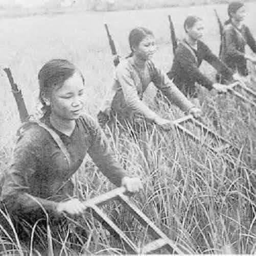 PHỤ NỮ VIỆT NAM “ANH HÙNG - BẤT KHUẤT - TRUNG HẬU -  ĐẢM ĐANG”