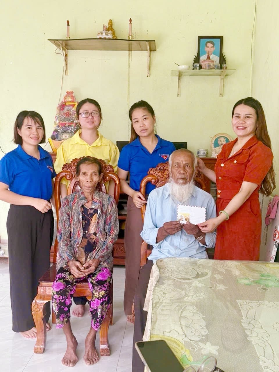 Thăm gia đình chính sách dịp Tết Nguyên đán Bính Ngọ 2026 