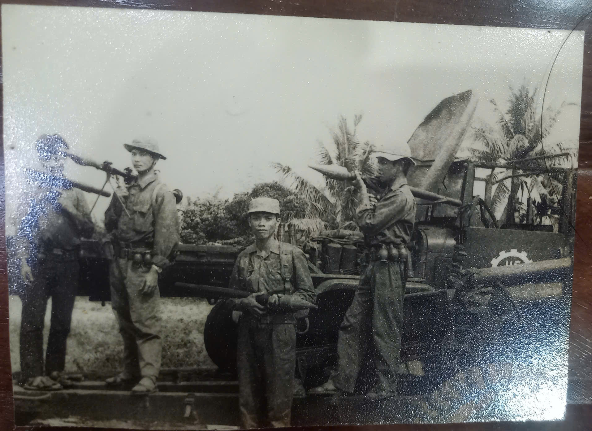 TIẾNG MƯA TRÊN MÁI LÁ