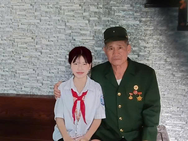 Bác bảo vệ trường tôi
