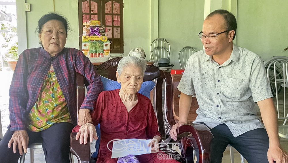 Anh hùng LLVT Nhân dân Phạm Thị Bay