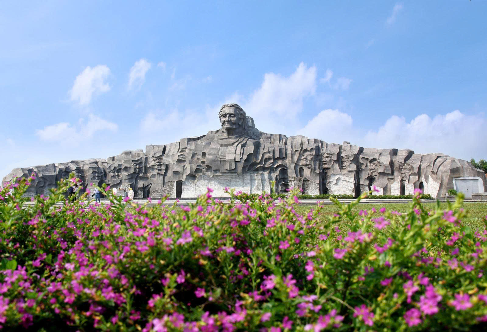 "Nguyễn Thị Thứ-Ngọn lửa và trái tim người mẹ"