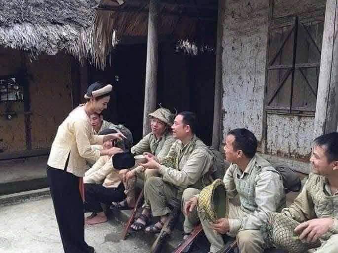 BỘ ĐỘI VỀ LÀNG