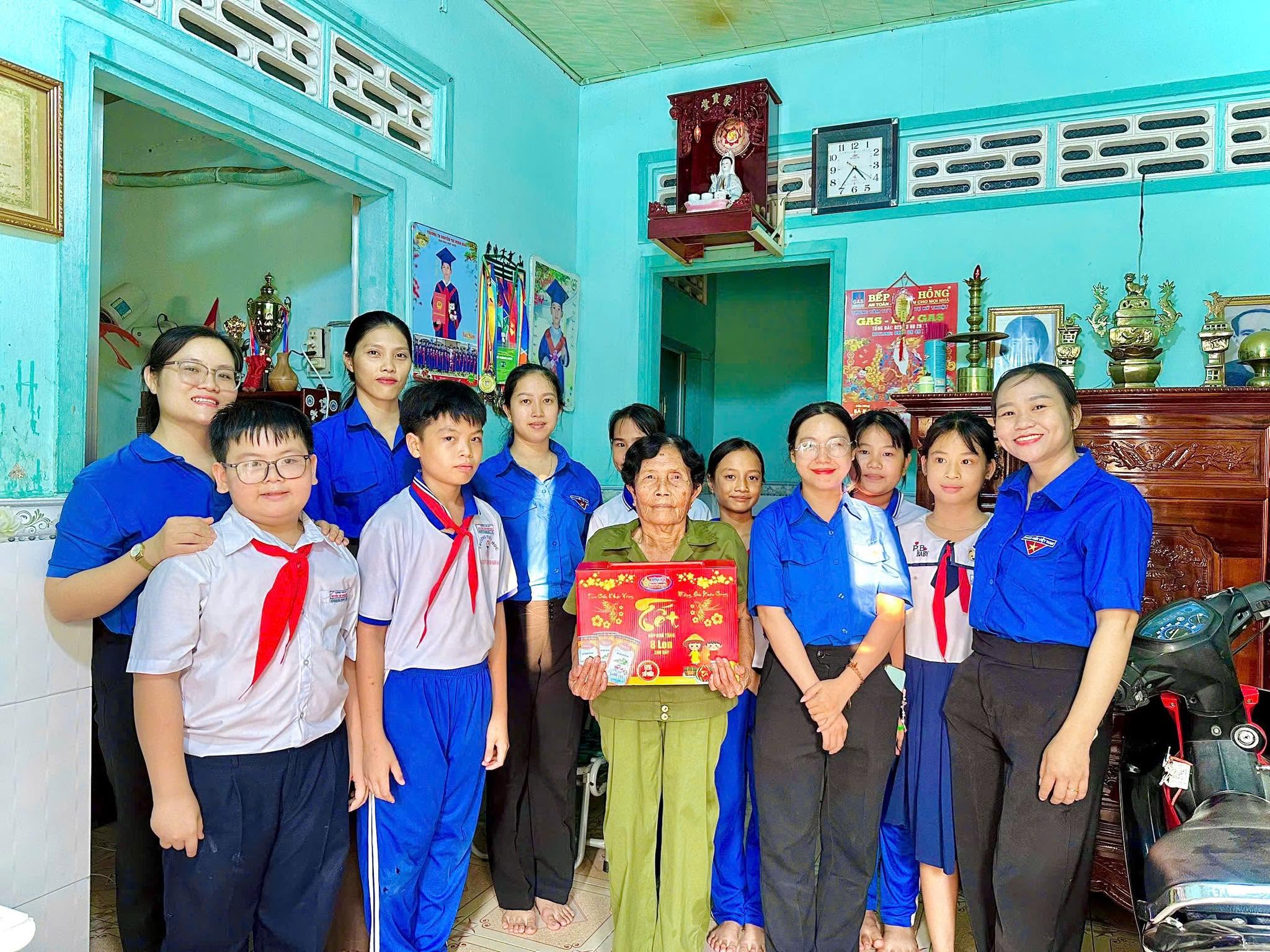 HỒ THỊ KIM OANH CỰU CHIẾN BINH
