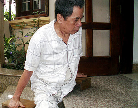 6 lần cưa chân ý chí thép