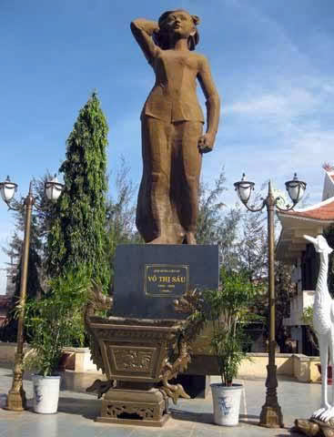 Người con gái đất đỏ anh hùng