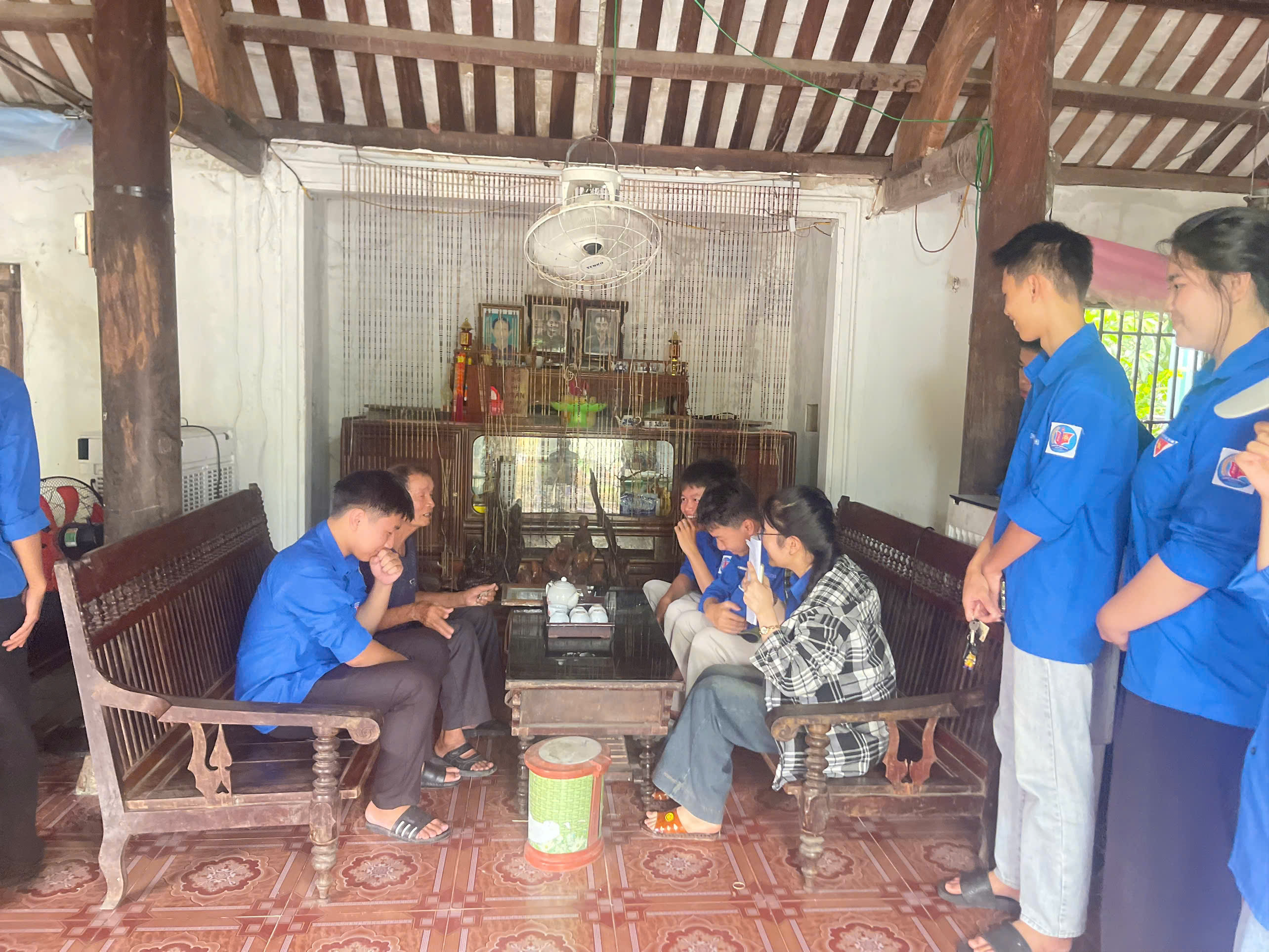 TẤM VÍ NHỰA CHẮN ĐẠN VÀ KHÚC KHẢI HOÀN CỦA NGƯỜI CHỈ HUY