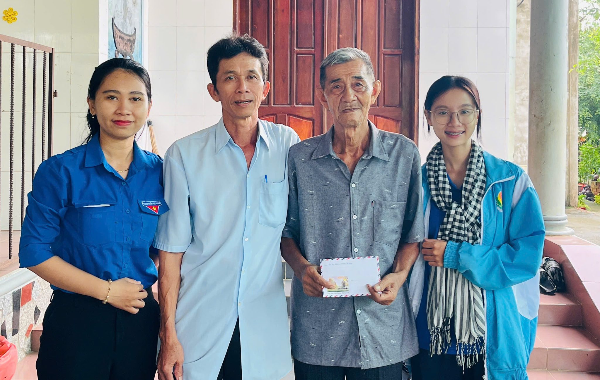 BTV XÃ ĐOÀN CÁI NHUM TRIỂN KHAI HOẠT ĐỘNG CAO ĐIỂM “NHỮNG CÂU CHUYỆN THỜI HOA LỬA” – THĂM TẶNG QUÀ CÁC GIA ĐÌNH CHÍNH SÁCH, GIA ĐÌNH THƯƠNG BINH LIỆT SĨ
