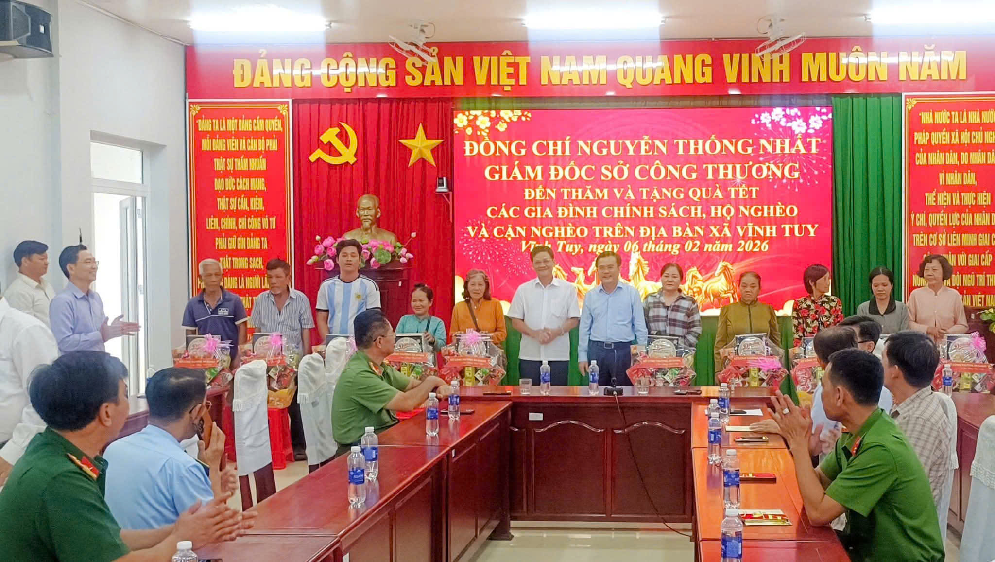 TỈNH ỦY AN GIANG THĂM, CHÚC TẾT VÀ TẶNG QUÀ TẠI XÃ VĨNH TUY 