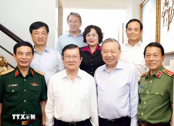 Tổng Bí thư, Chủ tịch nước thăm các nguyên lãnh đạo Đảng, Nhà nước và Mẹ Việt Nam Anh hùng