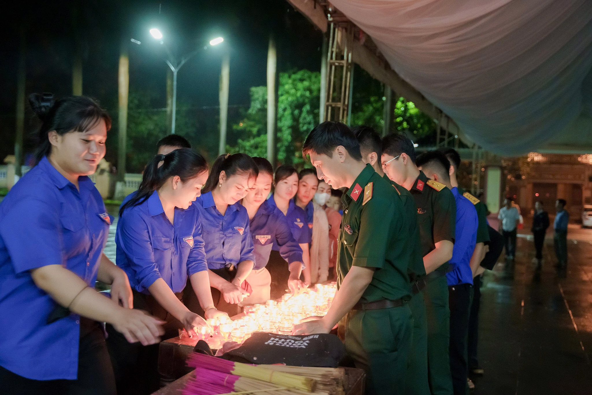 “Ngọn nến tri ân”