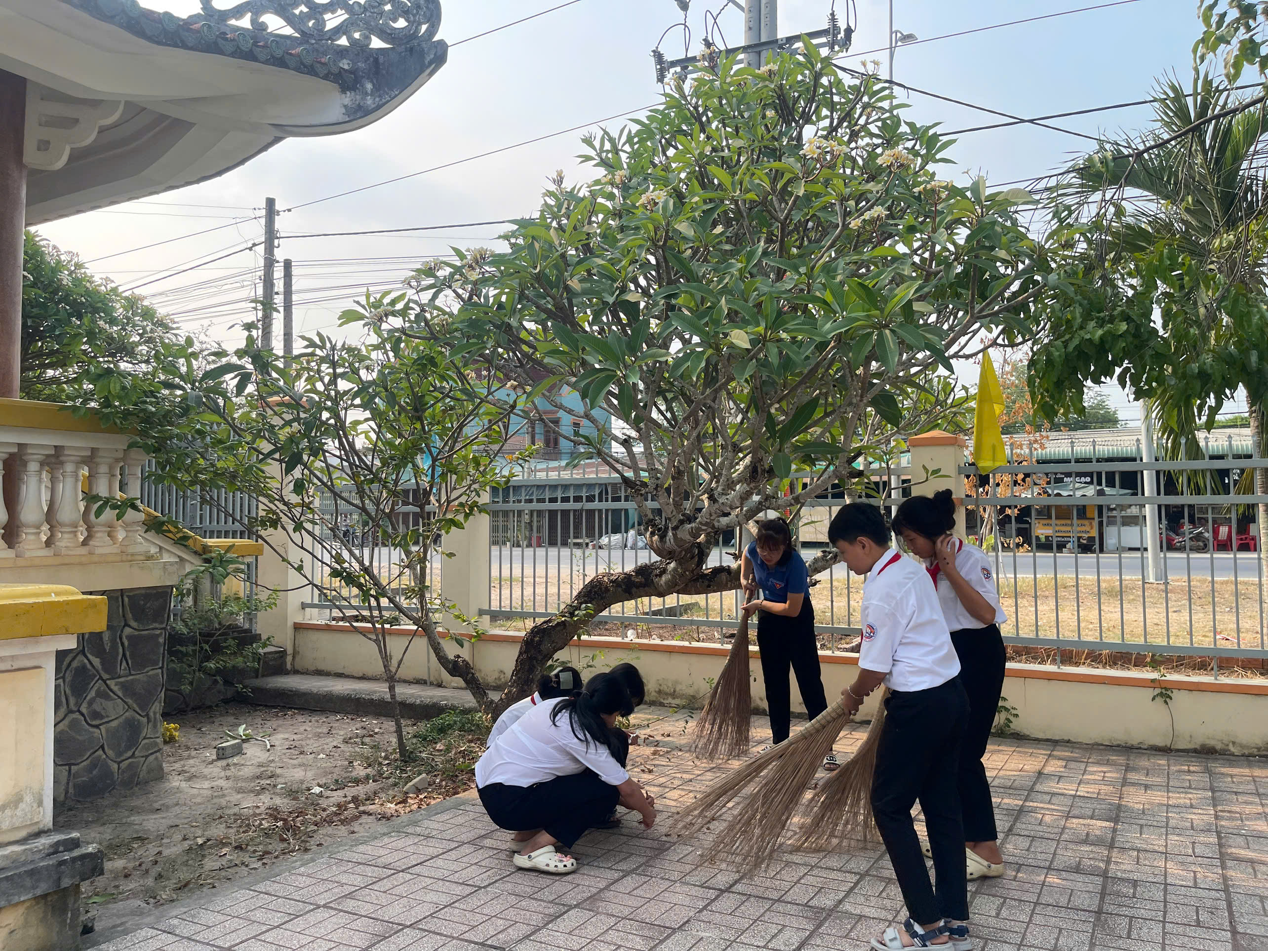 Thiếu nhi xã Thạnh Bình nhớ ơn các anh hùng liệt sĩ