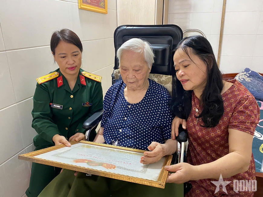 Bà mẹ Việt Nam anh hùng Nguyễn Thị Kim Oanh: Hai lần tiễn con, một đời mang nỗi nhớ