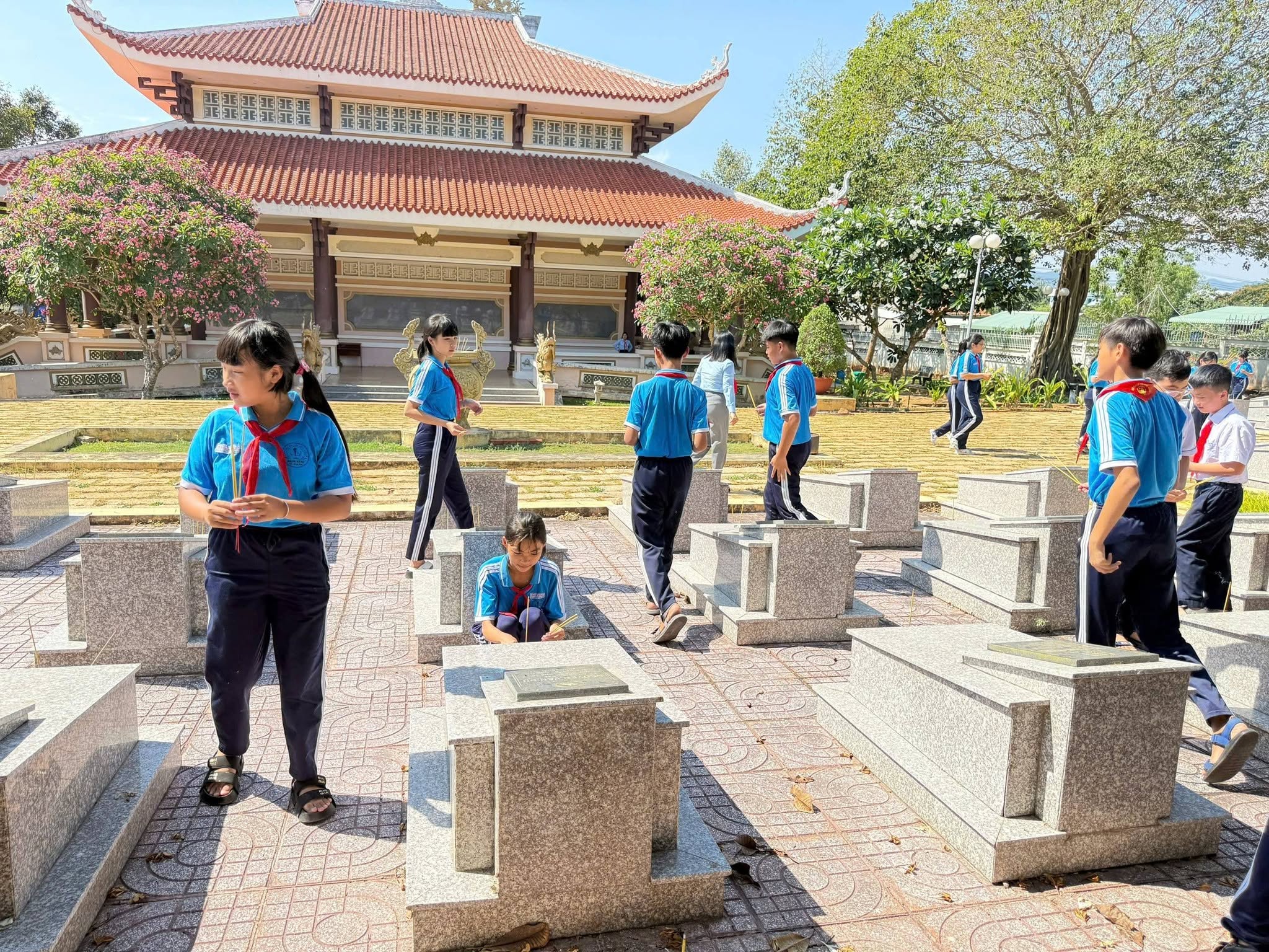 Hành trình về nguồn