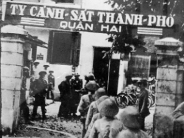 Công an Hà Nội bảo đảm an ninh trật tự Thủ đô những ngày đầu sau tiếp quản (Kỳ 1)