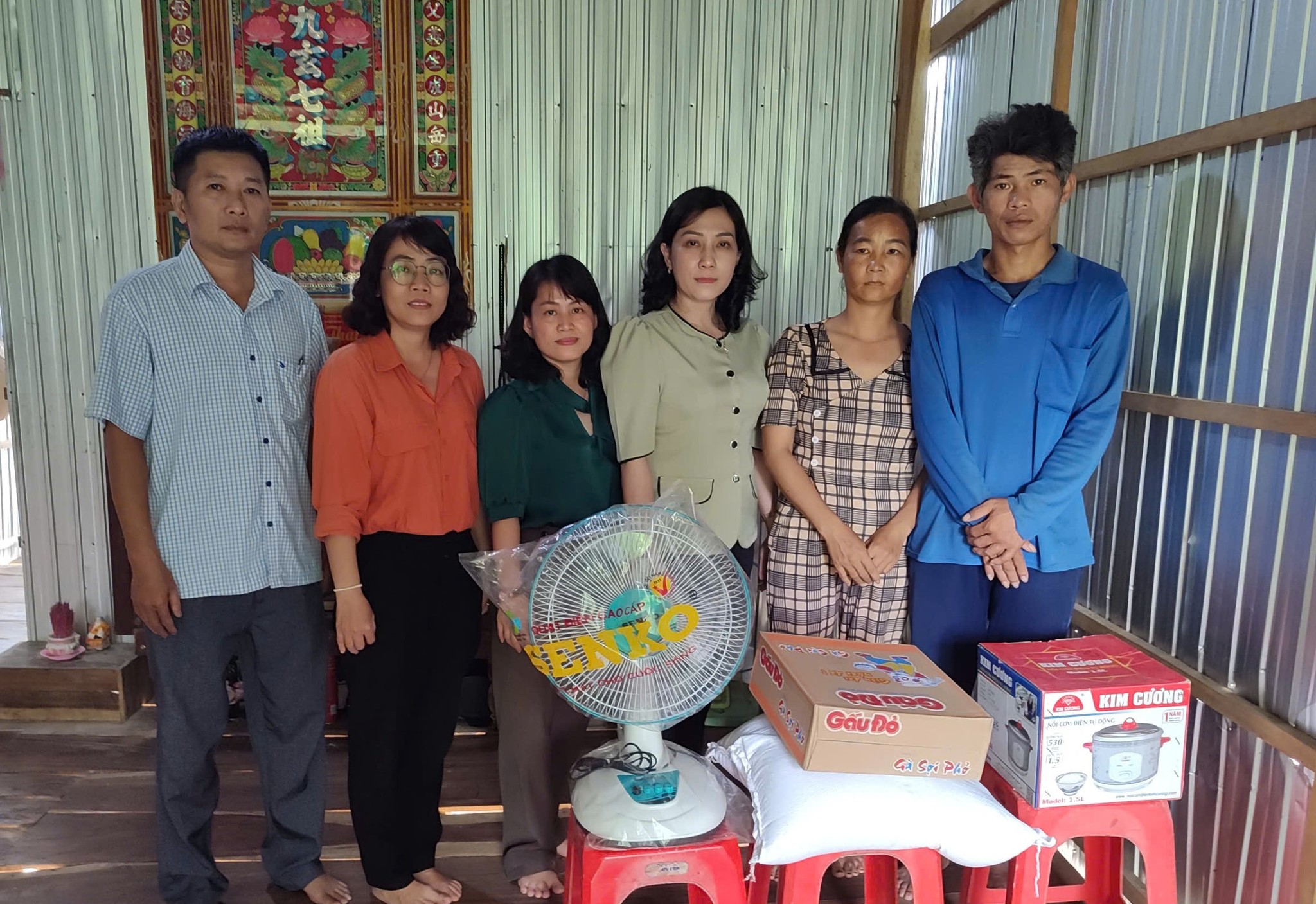 Gia đình chính sách (2)