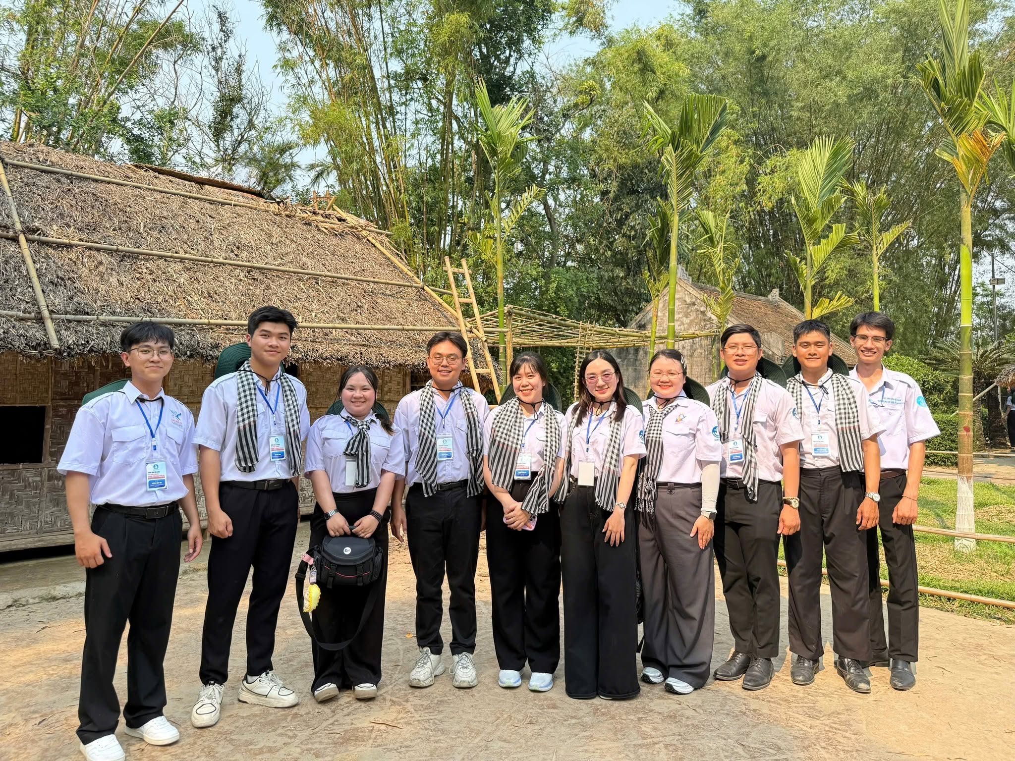 TUỔI TRẺ KINH TẾ - LUẬT TẠI HÀNH TRÌNH VỀ NGUỒN 2026 “TỪ NGÒI PHÁO CHÍN THÁNG GIÊNG ĐẾN CON ĐƯỜNG CÁCH MẠNG CỦA THANH NIÊN”