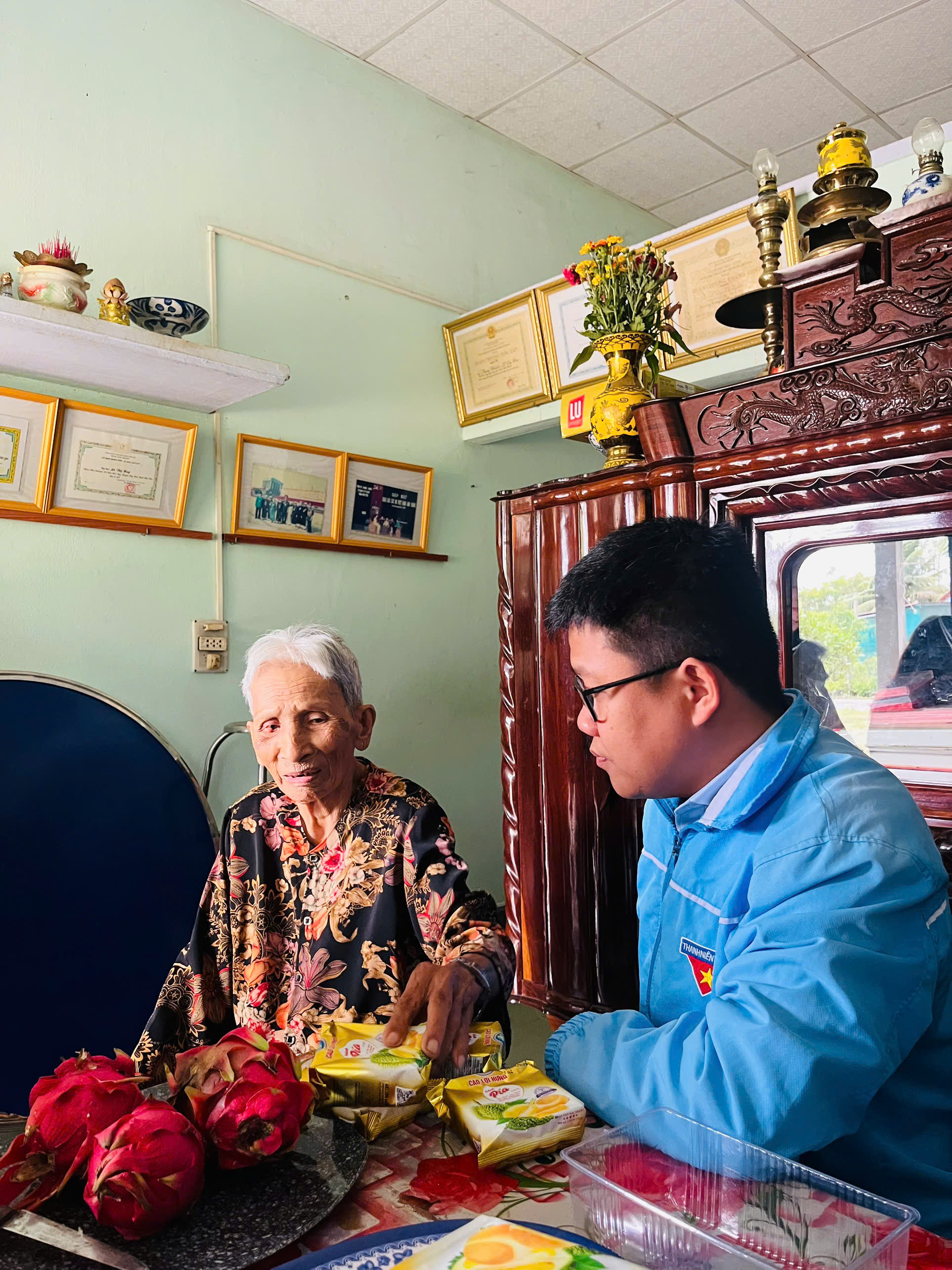 Ánh sáng từ trái tim - Mẹ Việt Nam Anh Hùng Lê Thị Huệ ( Đoàn xã Tây Hòa )