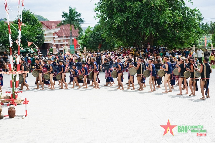 LÀNG STƠR – BIỂU TƯỢNG BẤT KHUẤT CỦA TÂY NGUYÊN ANH HÙNG