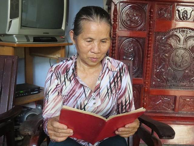 Quyển nhật ký và tập thơ ghi trong lửa đạn