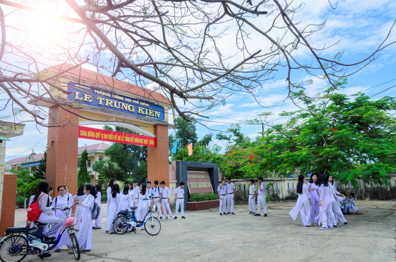 LIỆT SĨ LÊ TRUNG KIÊN - ANH HÙNG GẮN VỚI MÁI TRƯỜNG THPT MẾN YÊU