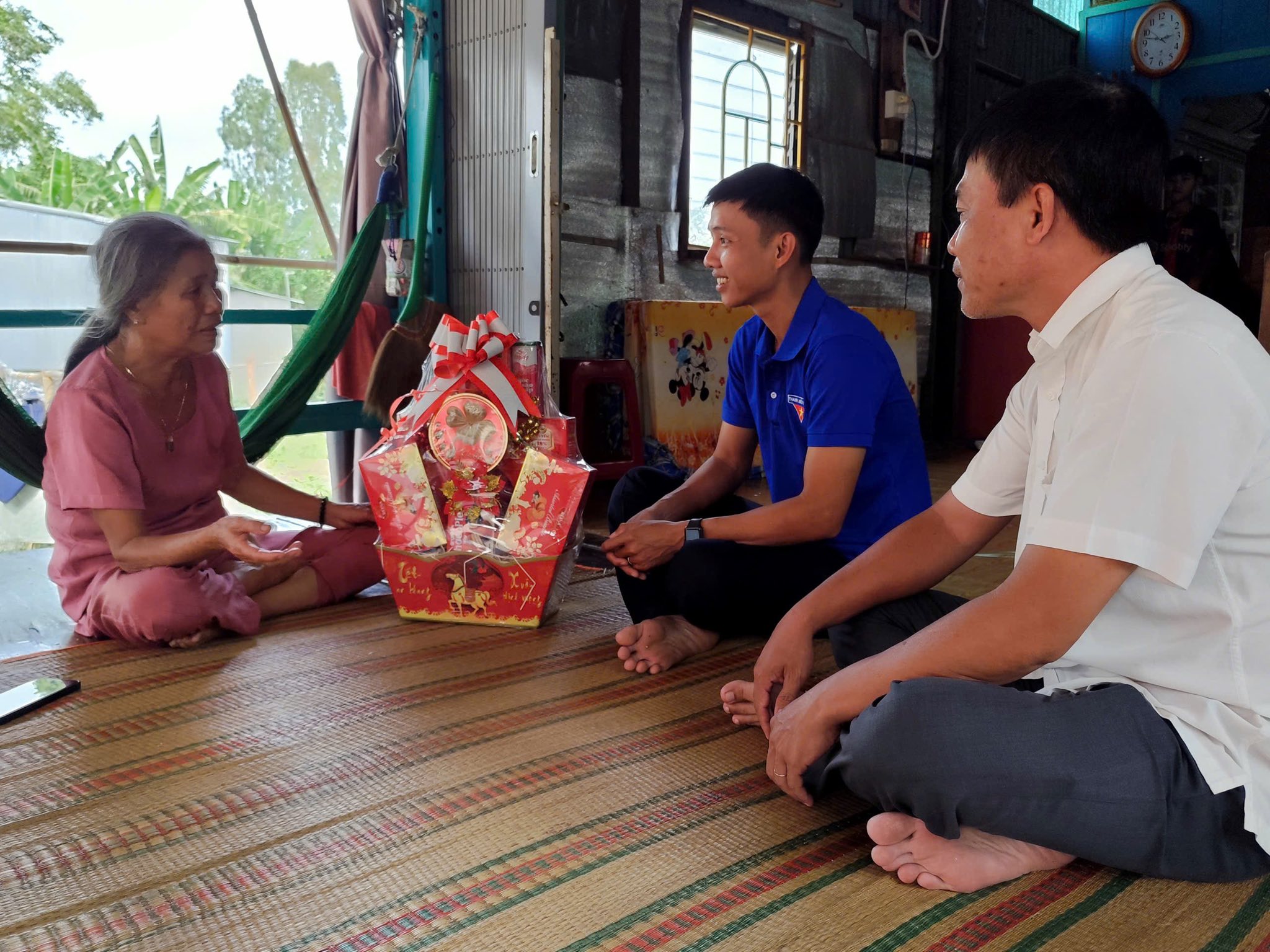  THĂM HỎI, CỰU THANH NIÊN XUNG PHONG 