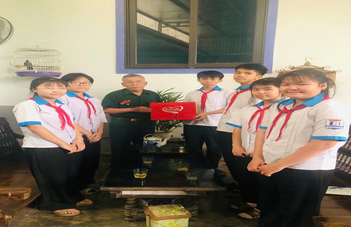 câu chuyện đầy xúc động của bác Nguyễn Văn Hồng – một người cựu chiến binh đã từng đi qua những năm tháng chiến tranh gian khổ, ác liệt.