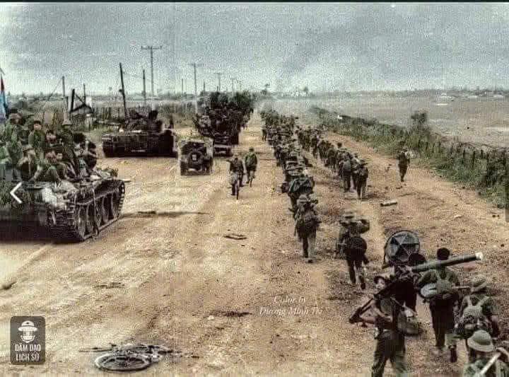 Đoàn quân hùng dũng của ta đang tiến về SG theo đường 1 vào sáng ngày 30.4.1975! (1)