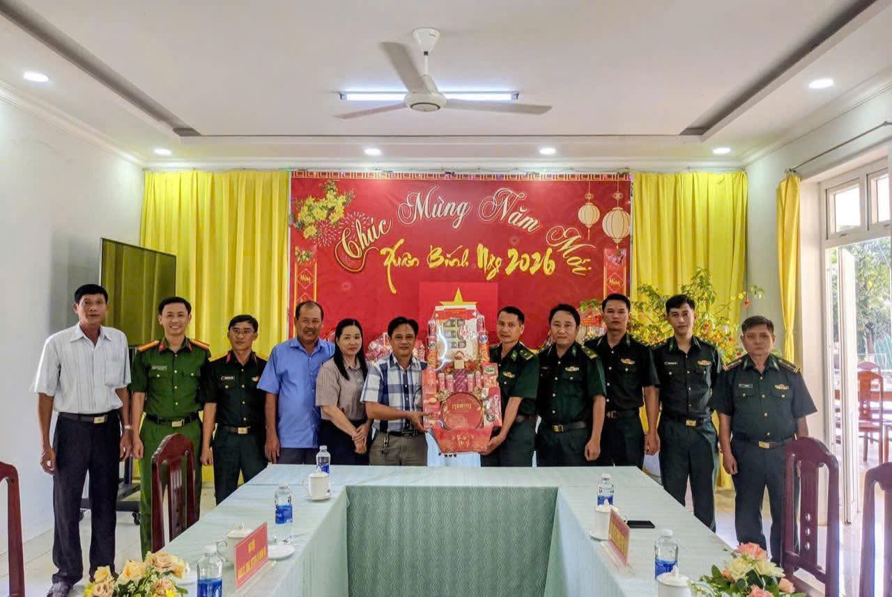 LÃNH ĐẠO ĐẢNG ỦY THĂM, CHÚC TẾT ĐỒN BIÊN PHÒNG XÃ NHƠN HỘI