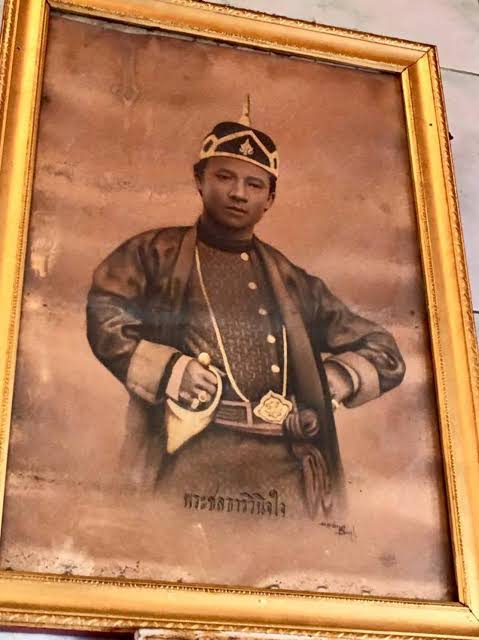 người anh hùng áo vải
