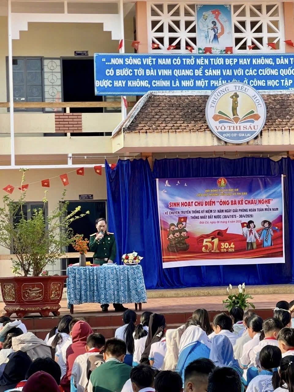 ÔNG BÀ KỂ CHÁU NGHE – CÂU CHUYỆN TỪ NHỮNG NĂM THÁNG HÀO HÙNG