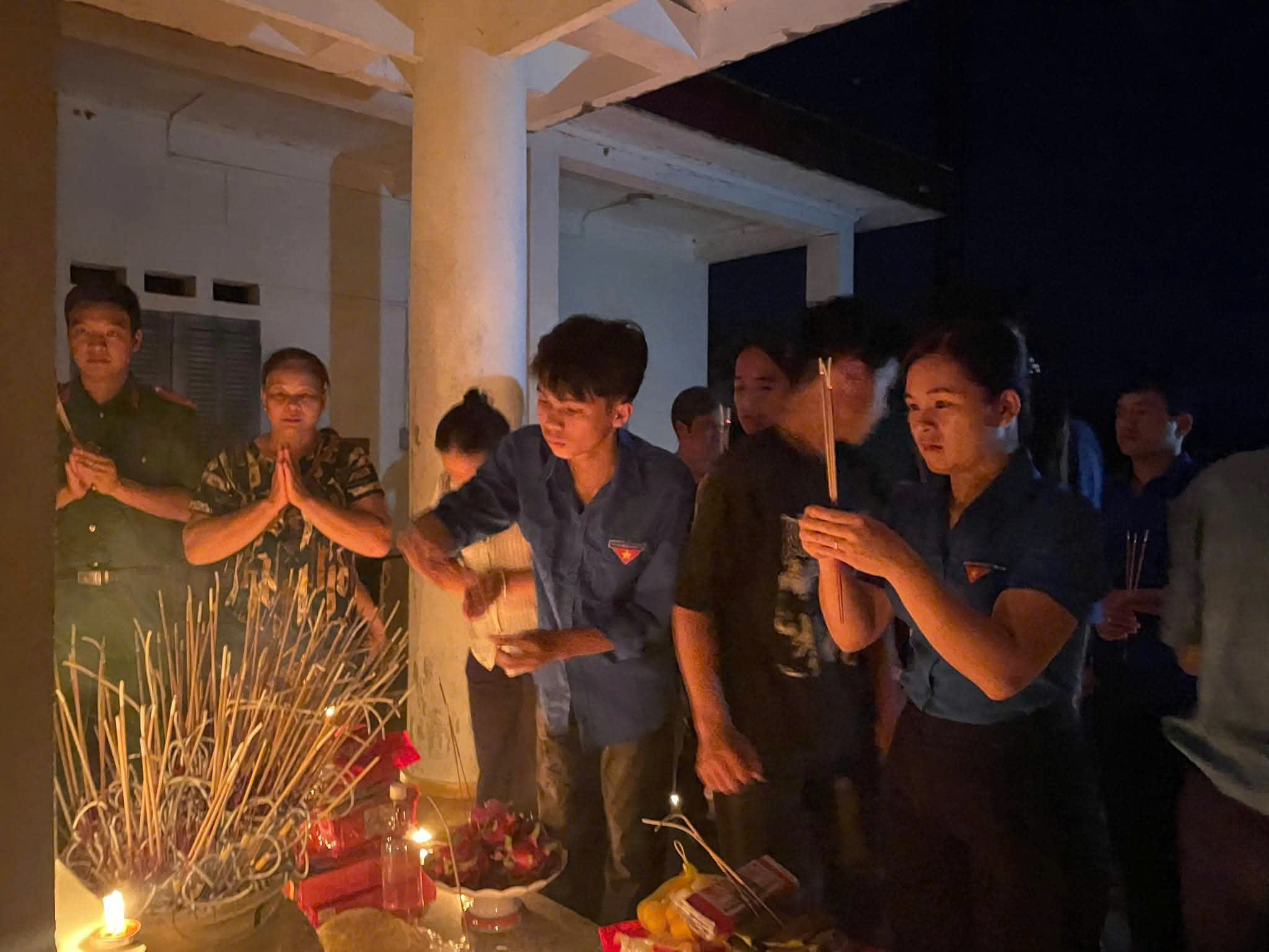 ĐOÀN THANH NIÊN XÃ VĨNH THÔNG TỔ CHỨC LỄ THẮP NẾN TRI ÂN KỶ NIỆM 78 NĂM NGÀY THƯƠNG BINH - LIỆT SỸ (27/7/1947 – 27/7/2025)