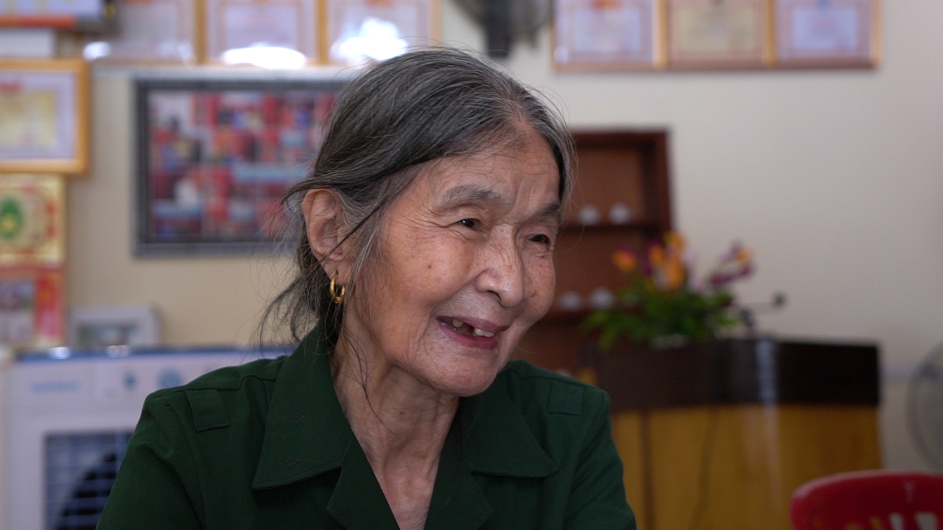 [Đoàn trường THPT Hai Bà Trưng] ANH HÙNG HỒ THỊ THU HIỀN: NGƯỜI BA LẦN "DỰ LỄ TRUY ĐIỆU SỐNG" VÀ LẼ SỐNG TẬN HIẾN "ĐỪNG ĐỂ MẤT NƯỚC"