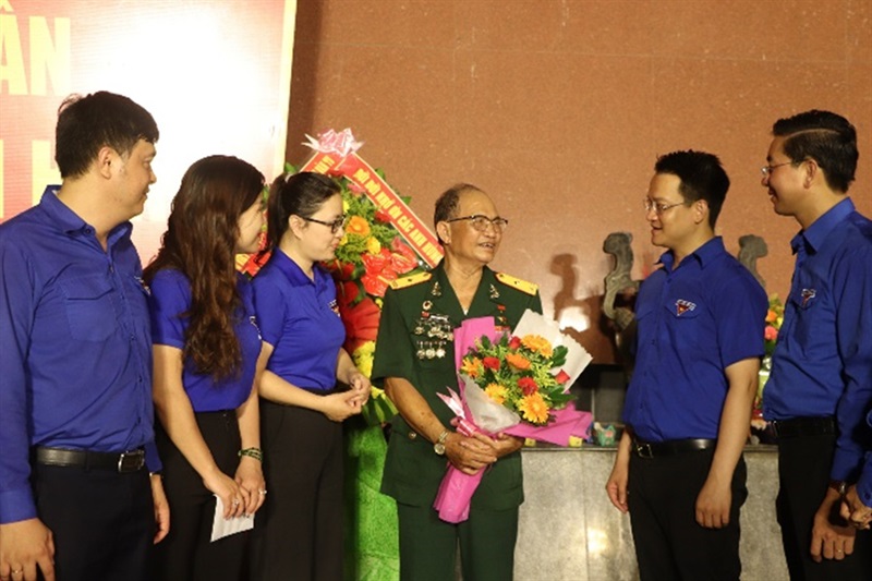 Kỳ tích ở cao điểm 327 Phước Tường - chuyện bây giờ mới kể ( Bài 1: Chuyện về lễ truy điệu sống 10 chiến sĩ trẻ ưu tú 55 năm trước)