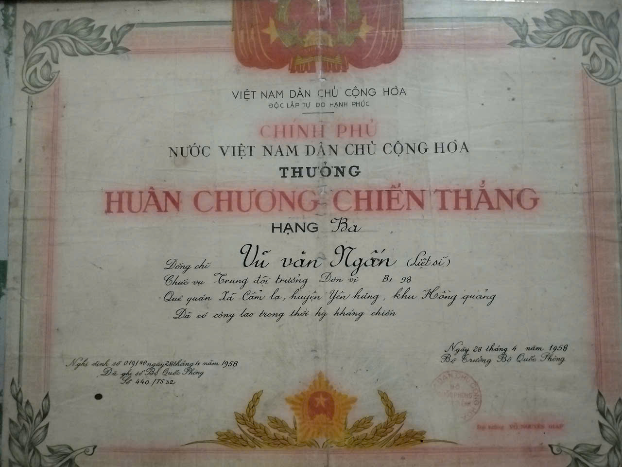 Sản phẩm của Nguyễn Ngọc Hà ( giấy khen) liệt sĩ ông Vũ Văn Ngấn (1927) ,hy sinh trong kháng chiến chống pháp năm 1947
