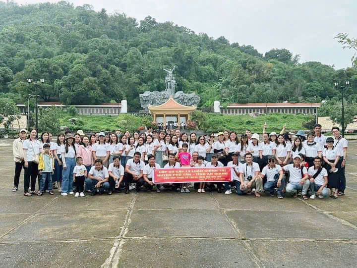 Phan Thị Ràng là một nữ chiến sĩ và liệt sĩ, được truy tặng danh hiệu Anh hùng lực lượng vũ trang nhân dân Việt Nam