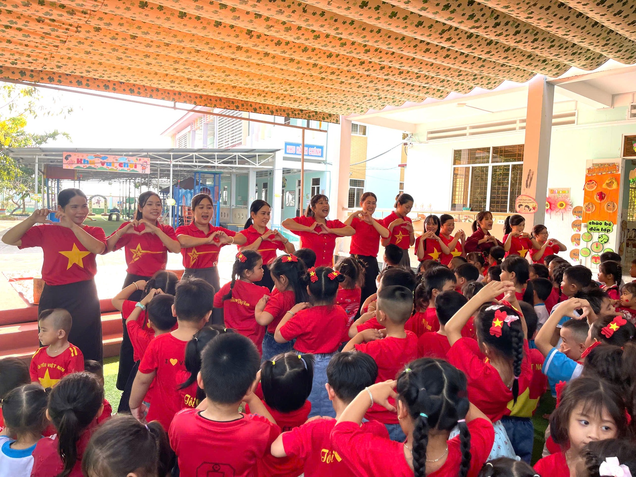 Thiết thực chào mừng Kỷ niệm 51 năm Ngày Giải phóng miền Nam, thống nhất đất nước (30/4/1975 – 30/4/2026) 