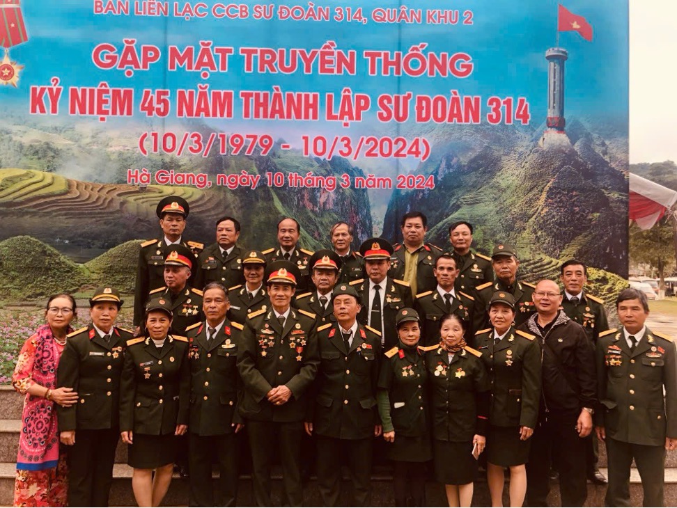 Khánh Ngân 3E TH Cải Đan: KÝ ỨC NGƯỜI LÍNH VÀ TÌNH ĐỒNG ĐỘI NĂM XƯA