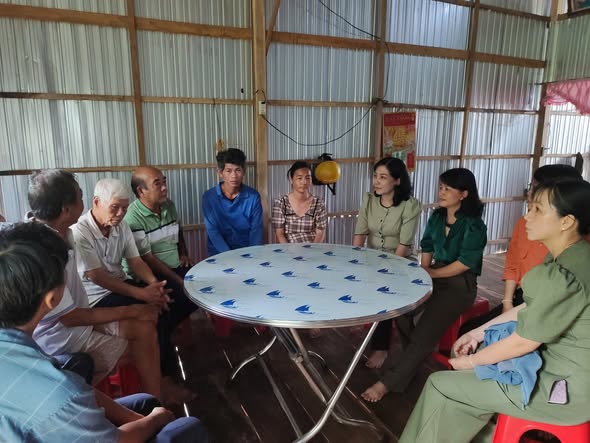 Gia đình chính sách (2)